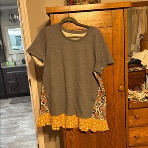 Grey tunic top by Lori GoldsteinShirt with Floral Accents